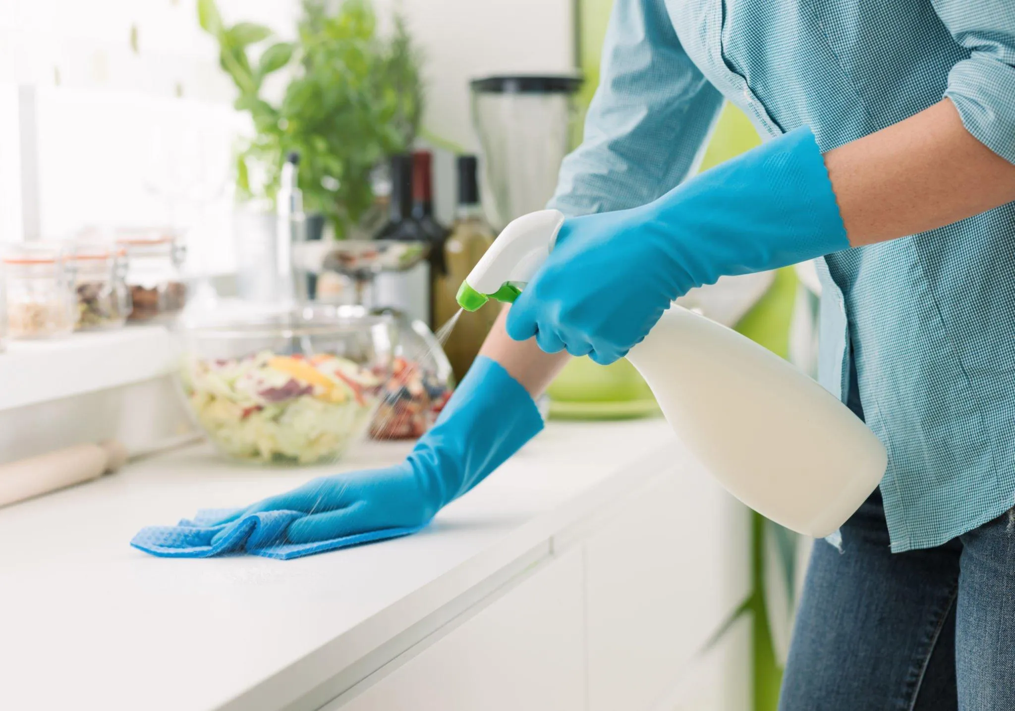 Scheduling vacation home cleaning between guest bookings